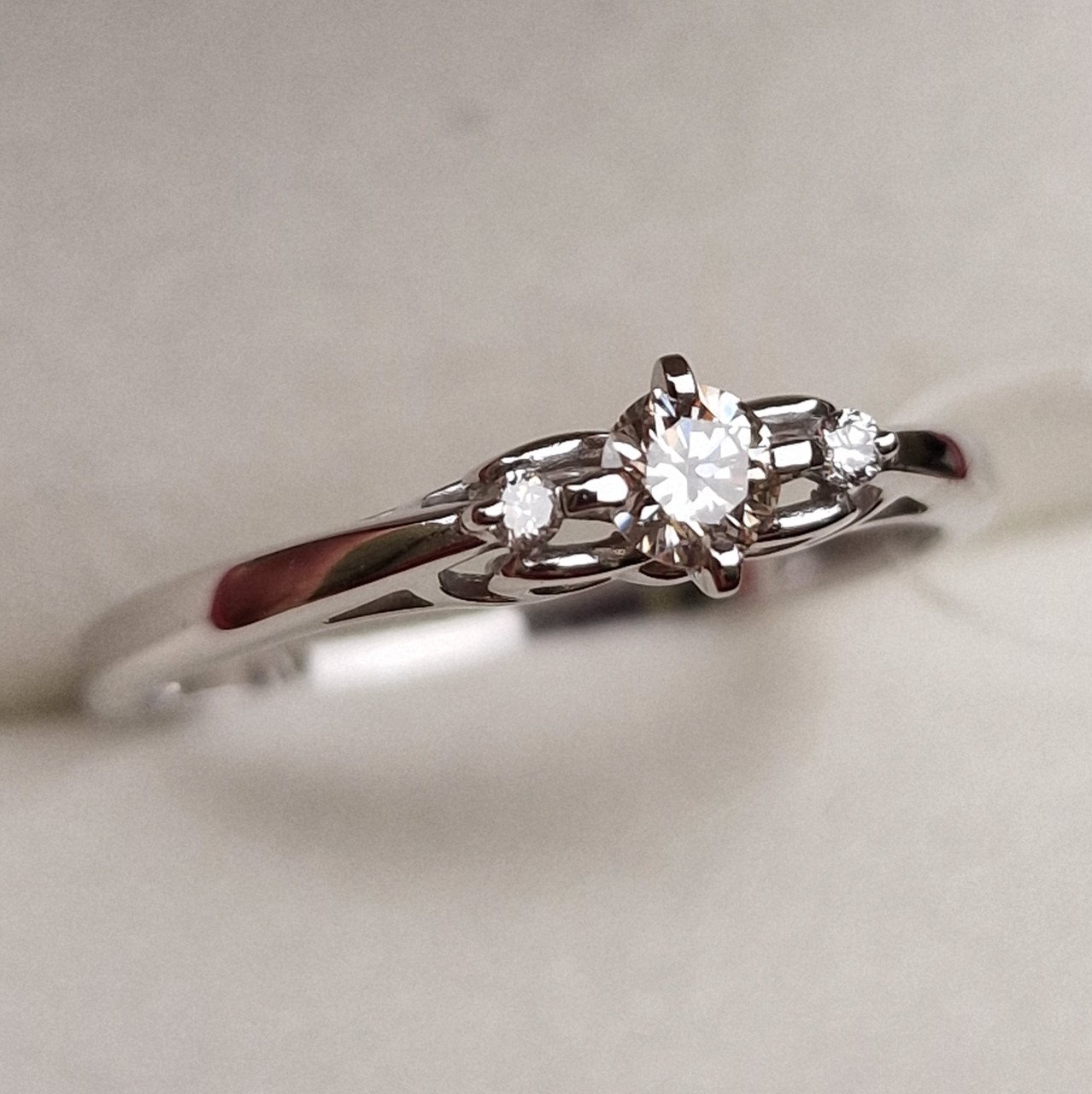 Кольцо Deimantas 98703310 18р 1,76гр 0,19ct. купить,NaN