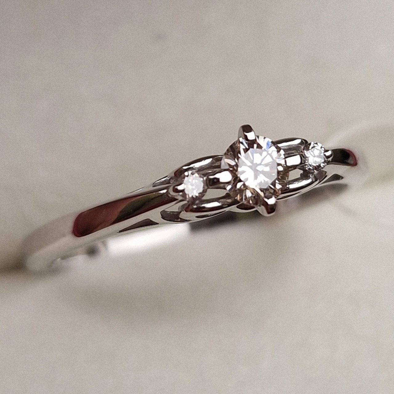 Кольцо Deimantas 98703310 18р 1,76гр 0,19ct. купить,NaN