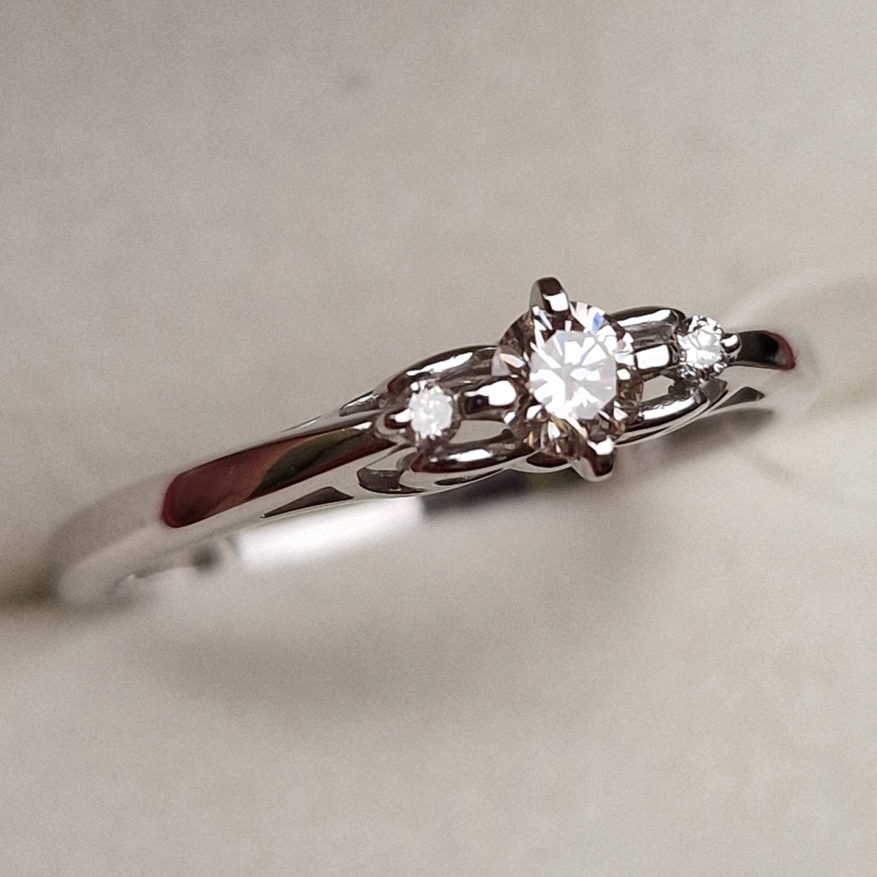 Кольцо Deimantas 98703310 18р 1,76гр 0,19ct. купить,NaN