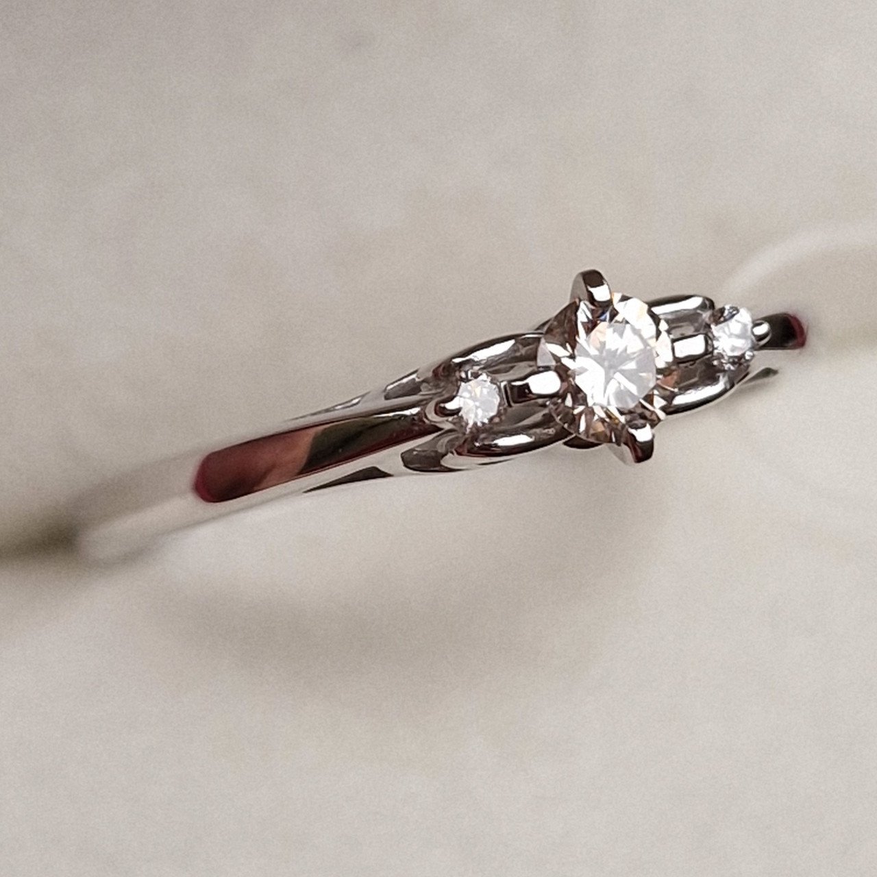 Кольцо Deimantas 98703310 18р 1,76гр 0,19ct. купить,NaN