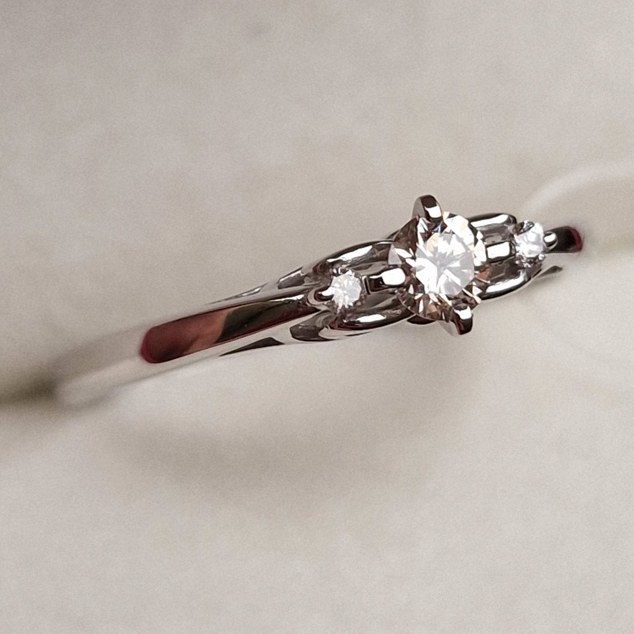 Кольцо Deimantas 98703310 18р 1,76гр 0,19ct. купить,NaN