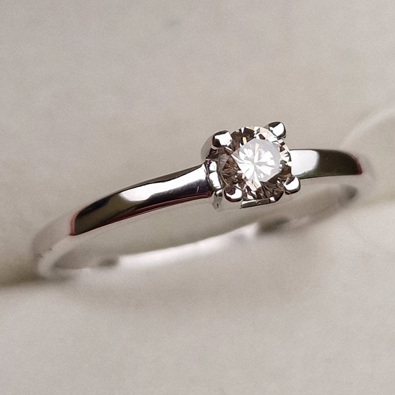 Кольцо Deimantas 98703311 16р 1,28гр 0,17ct. купить,NaN