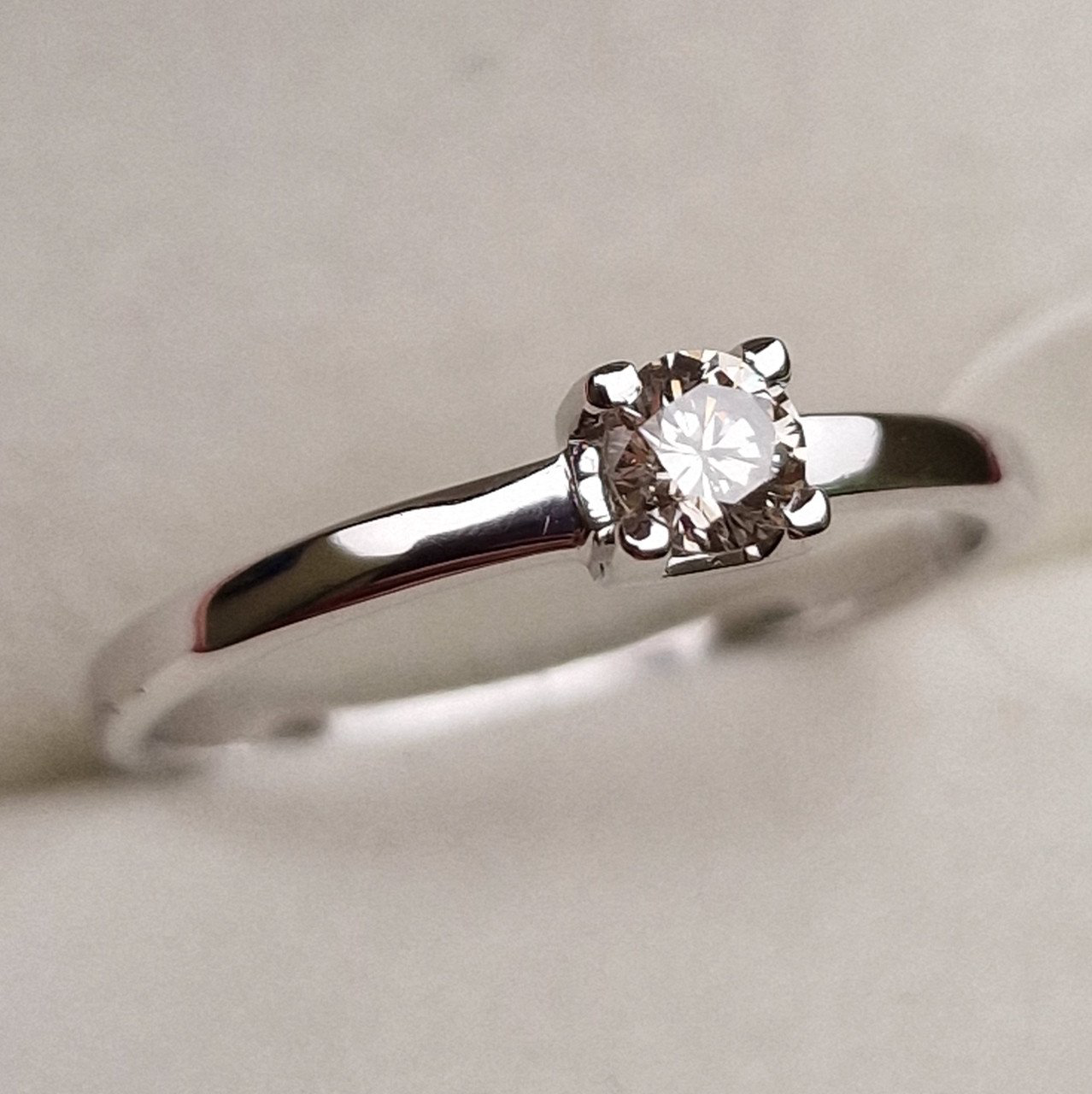 Кольцо Deimantas 98703311 16р 1,28гр 0,17ct. купить,NaN