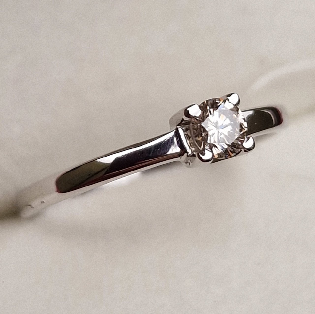 Кольцо Deimantas 98703311 16р 1,28гр 0,17ct. купить,NaN