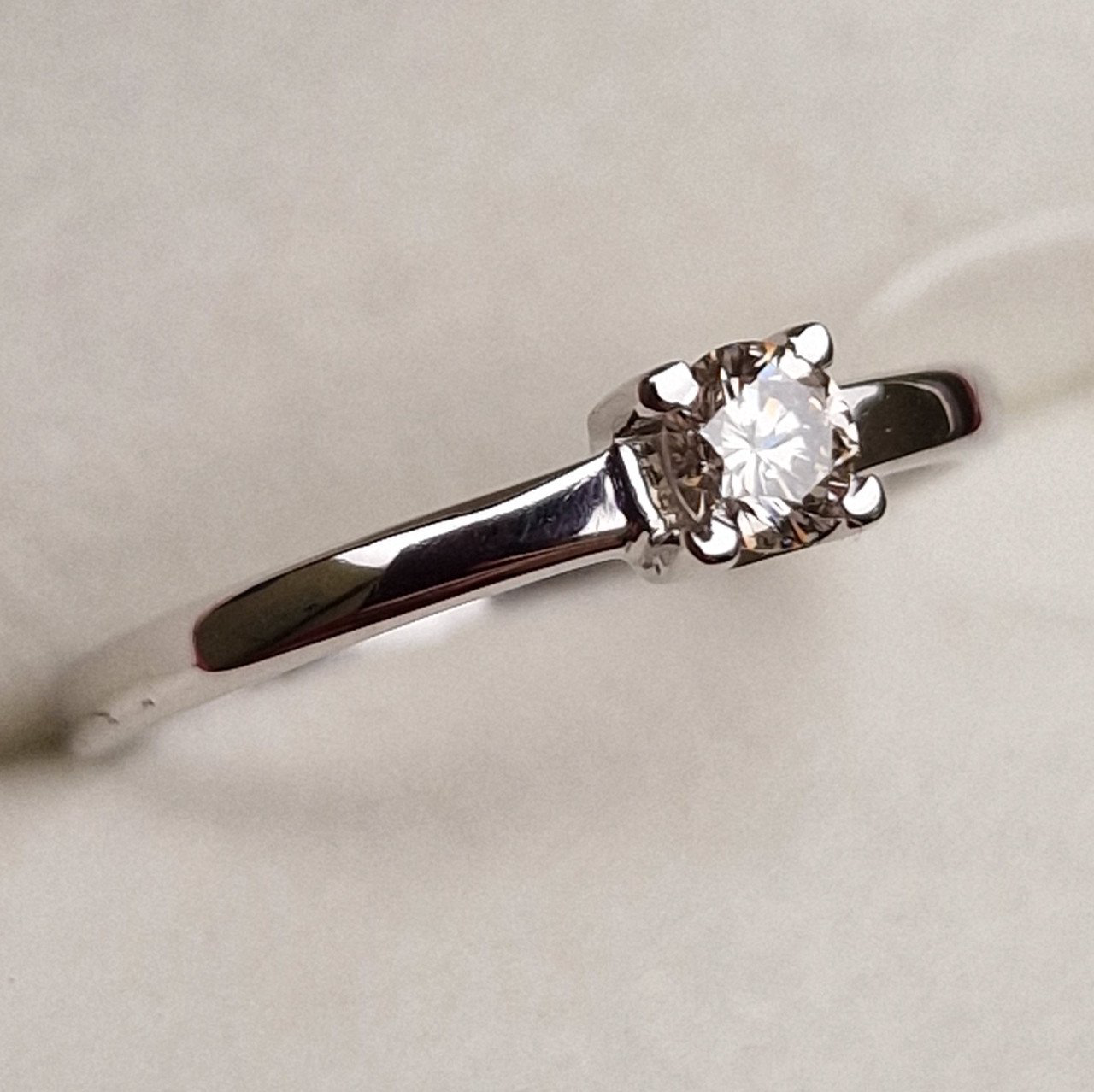 Кольцо Deimantas 98703311 16р 1,28гр 0,17ct. купить,NaN