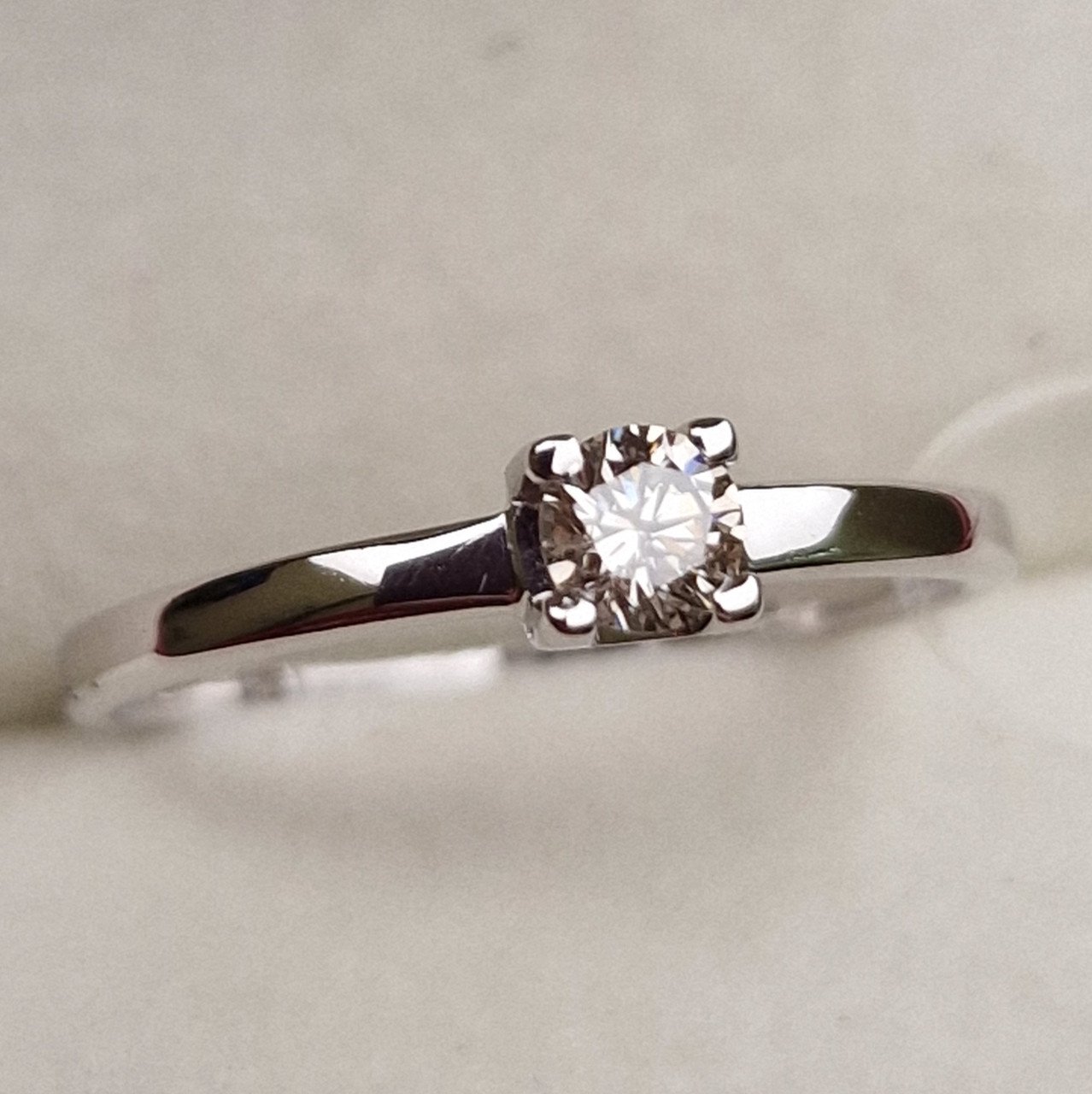Кольцо Deimantas 98703311 16р 1,28гр 0,17ct. купить,NaN