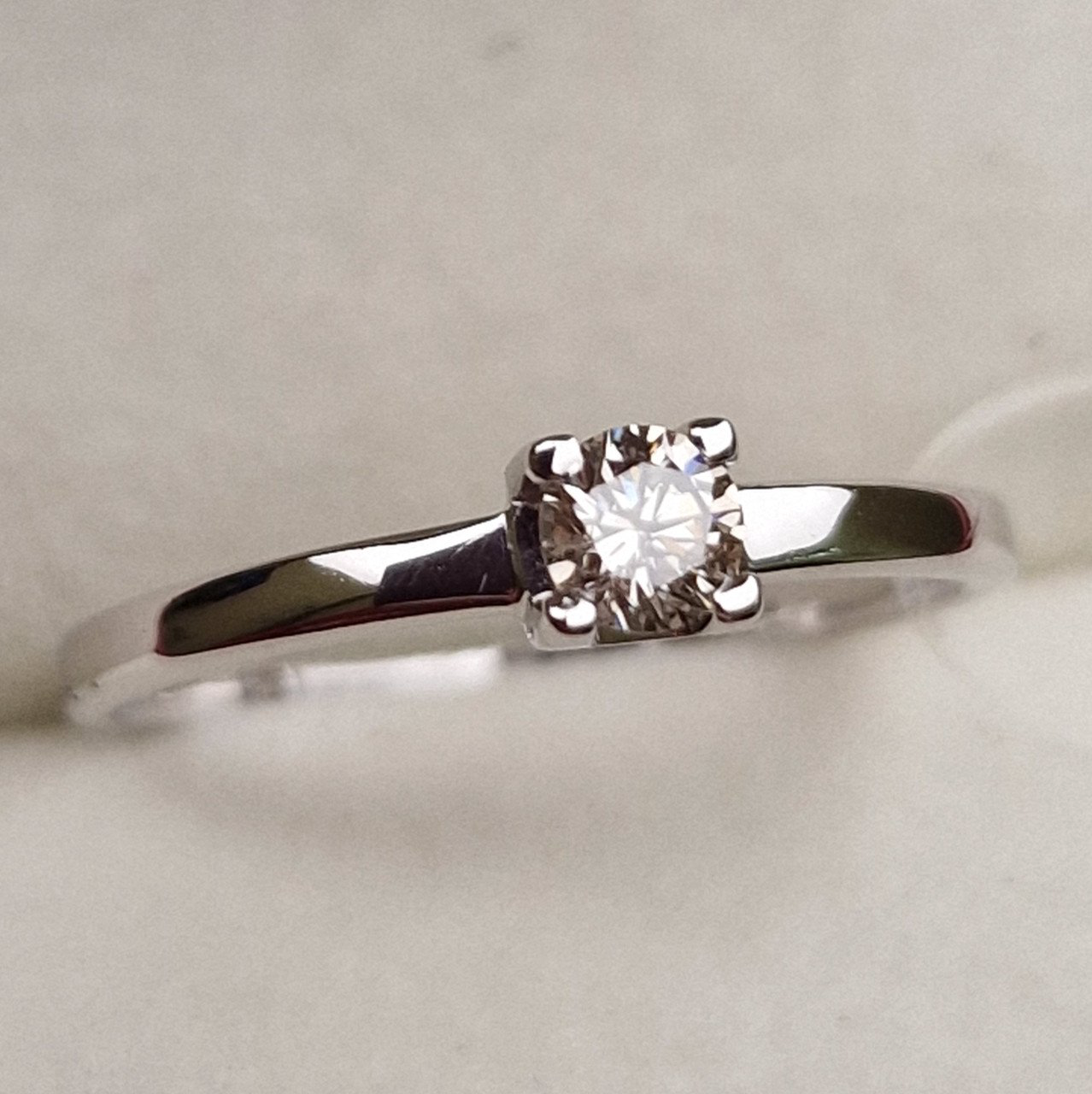 Кольцо Deimantas 98703311 16р 1,28гр 0,17ct. купить,NaN