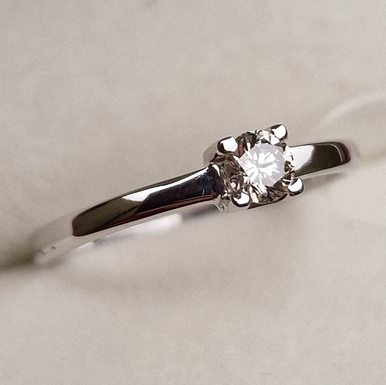 Кольцо Deimantas 98703311 16р 1,28гр 0,17ct. купить,NaN