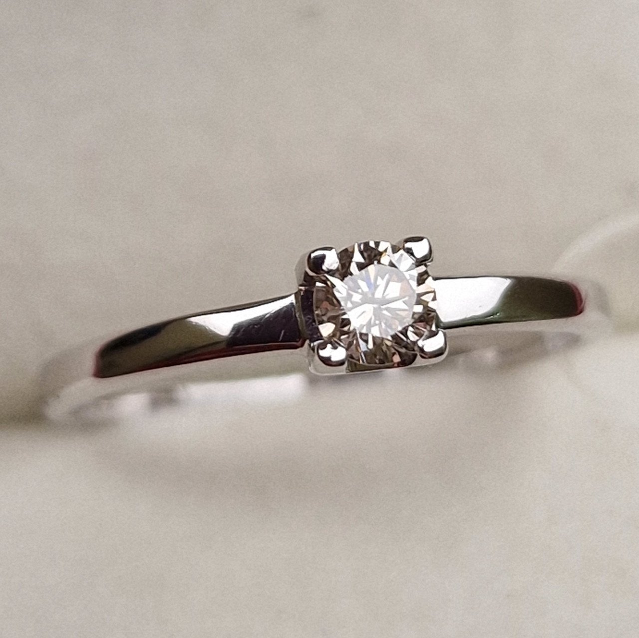 Кольцо Deimantas 98703311 16р 1,28гр 0,17ct. купить,NaN