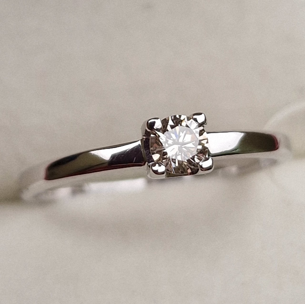 Кольцо Deimantas 98703311 16р 1,28гр 0,17ct. купить,NaN