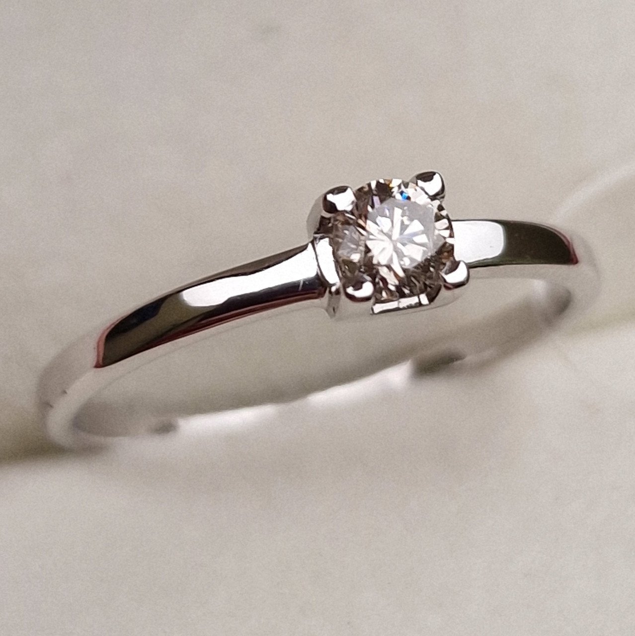 Кольцо Deimantas 98703311 16р 1,28гр 0,17ct. купить,NaN