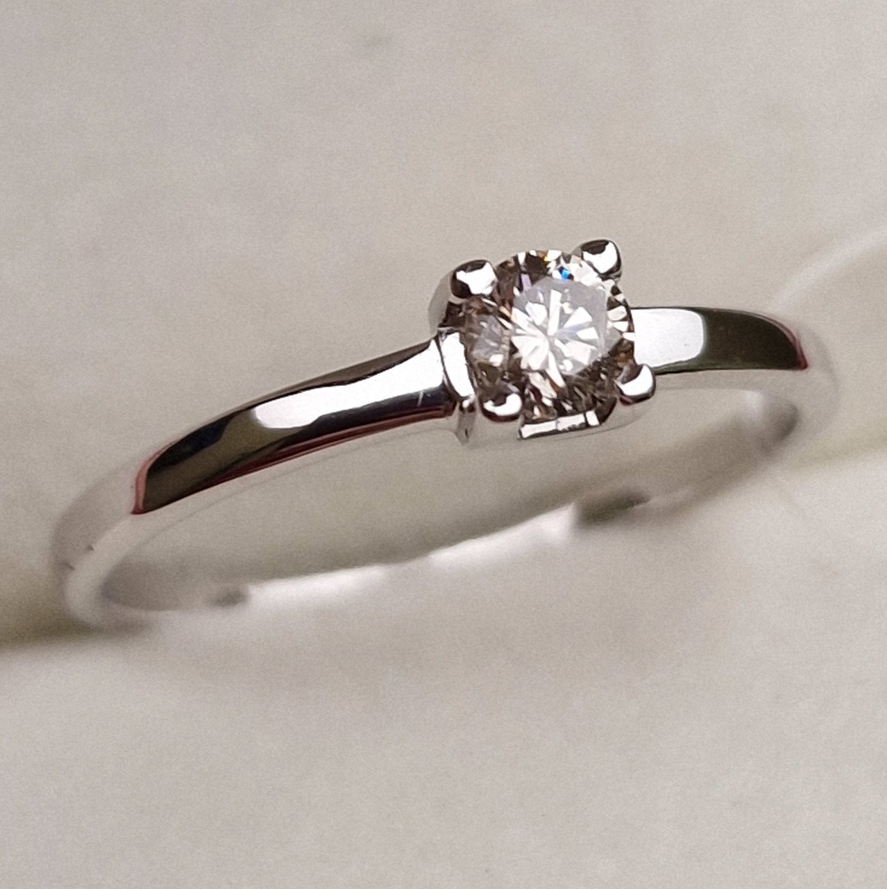 Кольцо Deimantas 98703311 16р 1,28гр 0,17ct. купить,NaN