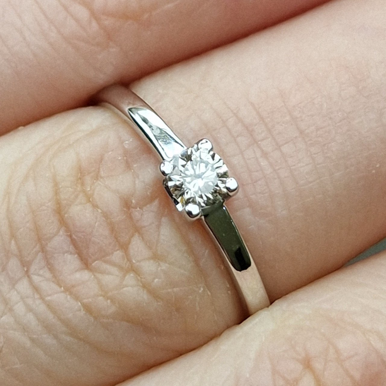 Кольцо Deimantas 98703311 16р 1,28гр 0,17ct. купить,NaN