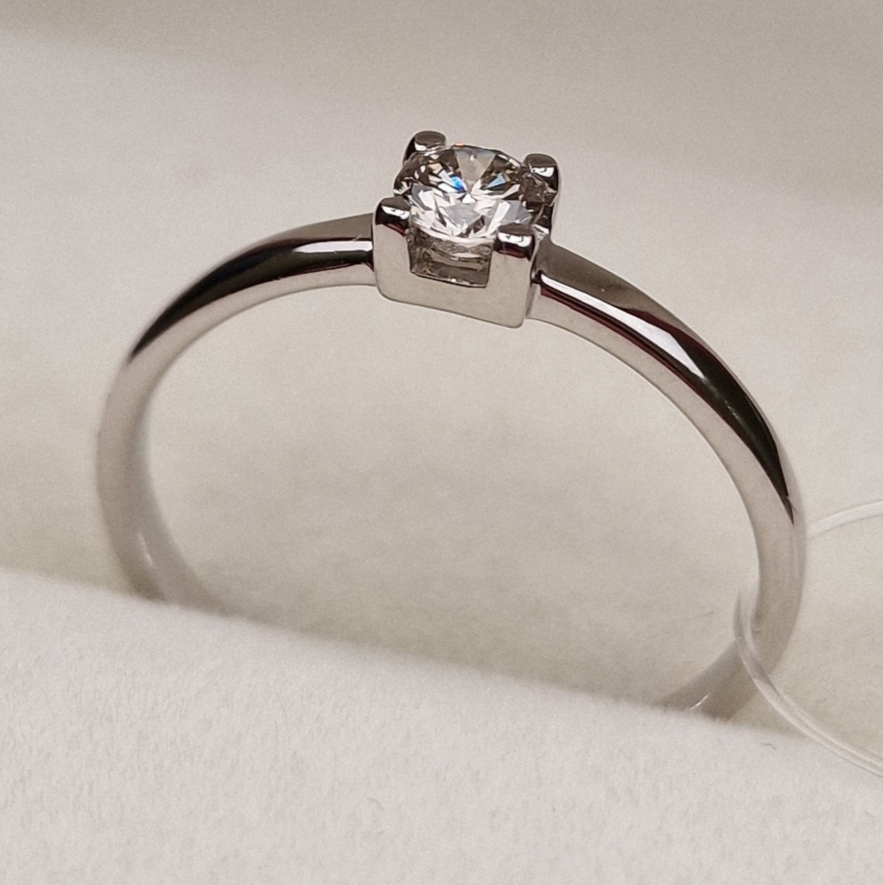 Кольцо Deimantas 98703311 16р 1,28гр 0,17ct. купить,NaN