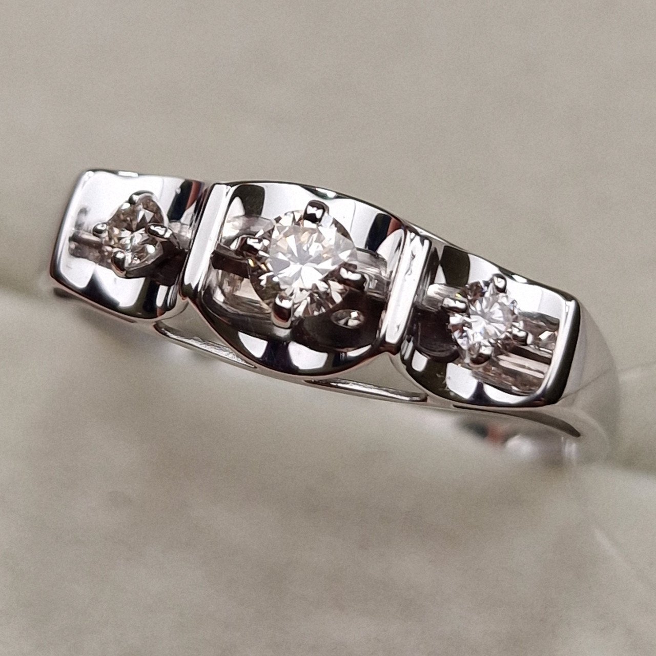 Кольцо Deimantas 98703315 18,5р 1,85гр 0,27ct. купить,NaN