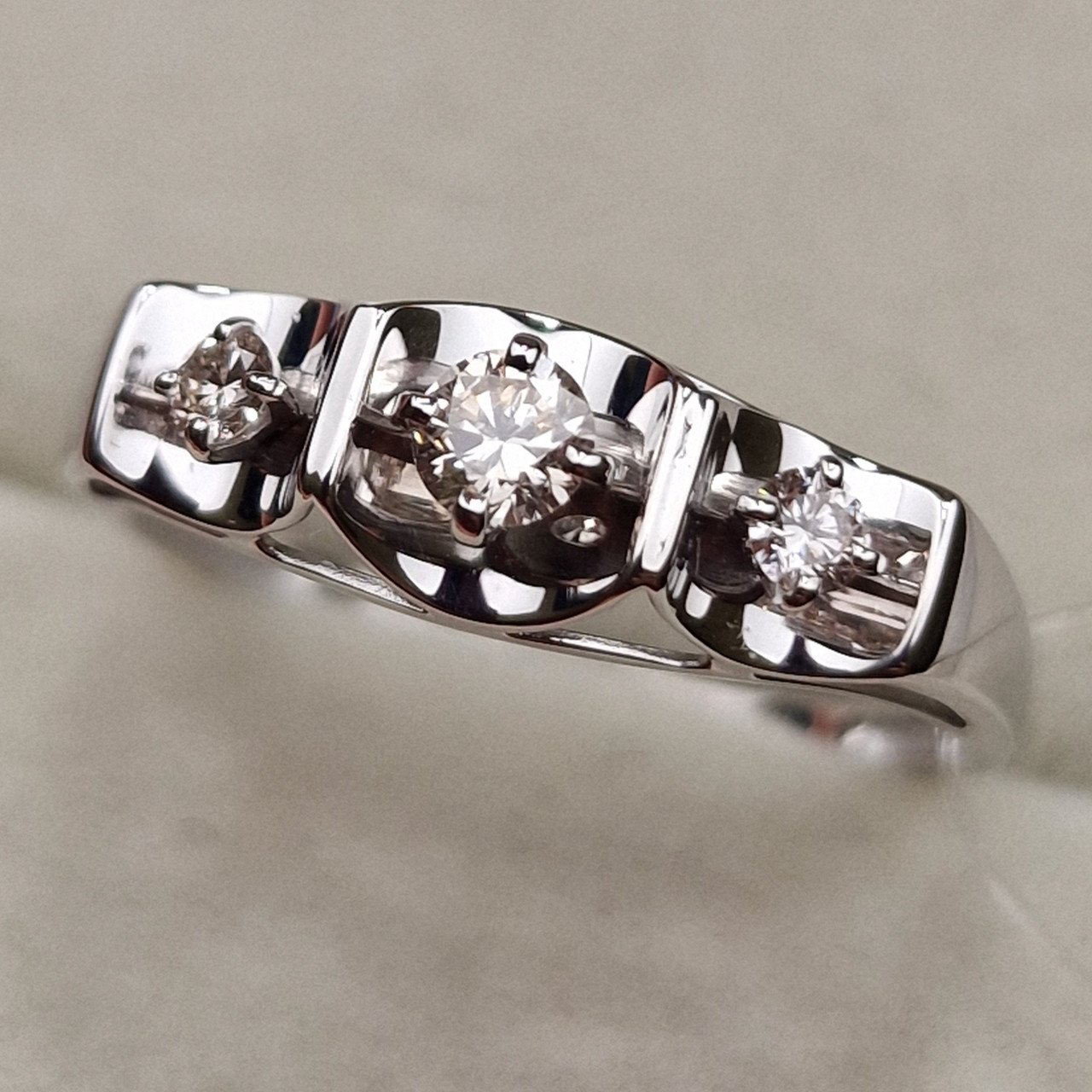 Кольцо Deimantas 98703315 18,5р 1,85гр 0,27ct. купить,NaN