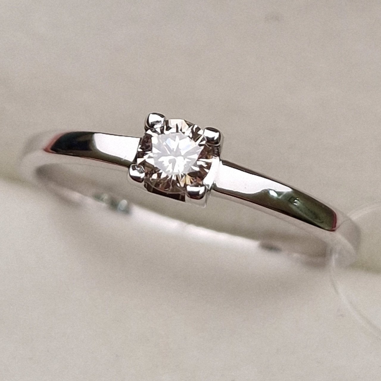 Кольцо Deimantas 98703311 16р 1,28гр 0,17ct. купить,NaN