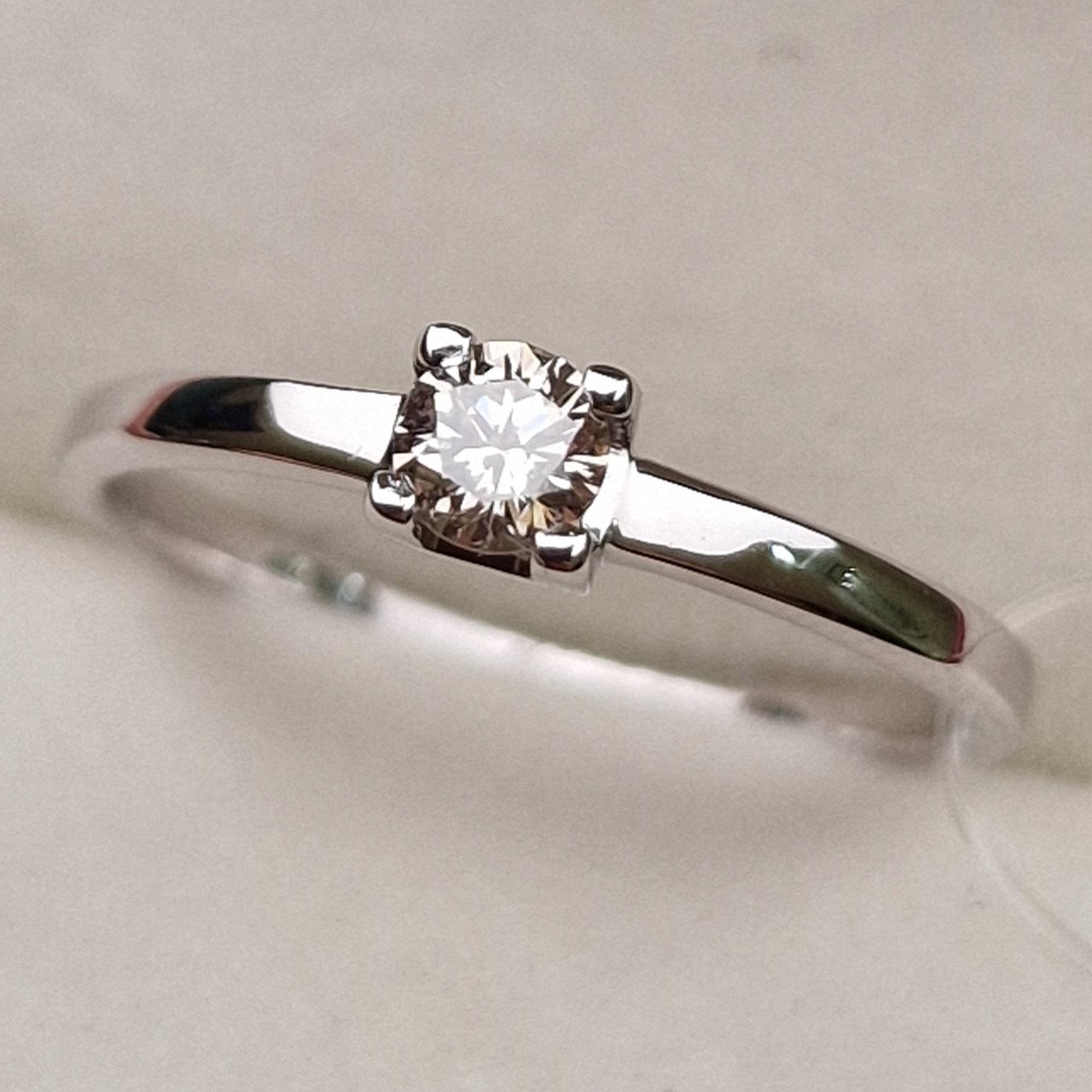 Кольцо Deimantas 98703311 16р 1,28гр 0,17ct. купить,NaN