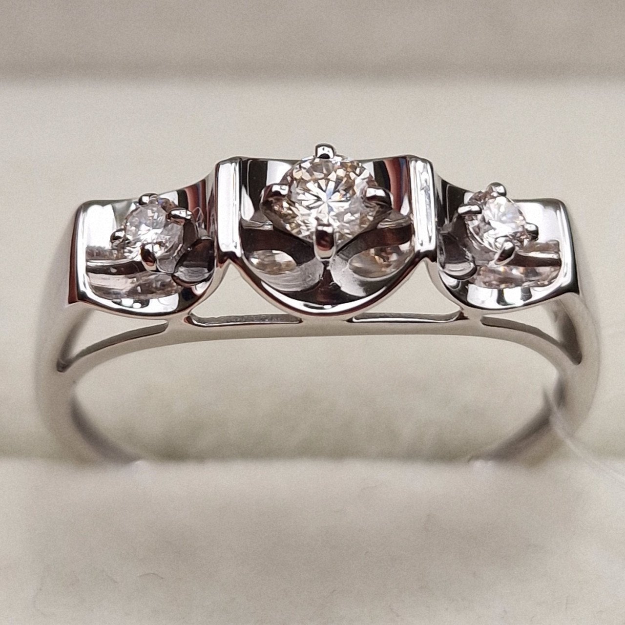 Кольцо Deimantas 98703315 18,5р 1,85гр 0,27ct. купить,NaN