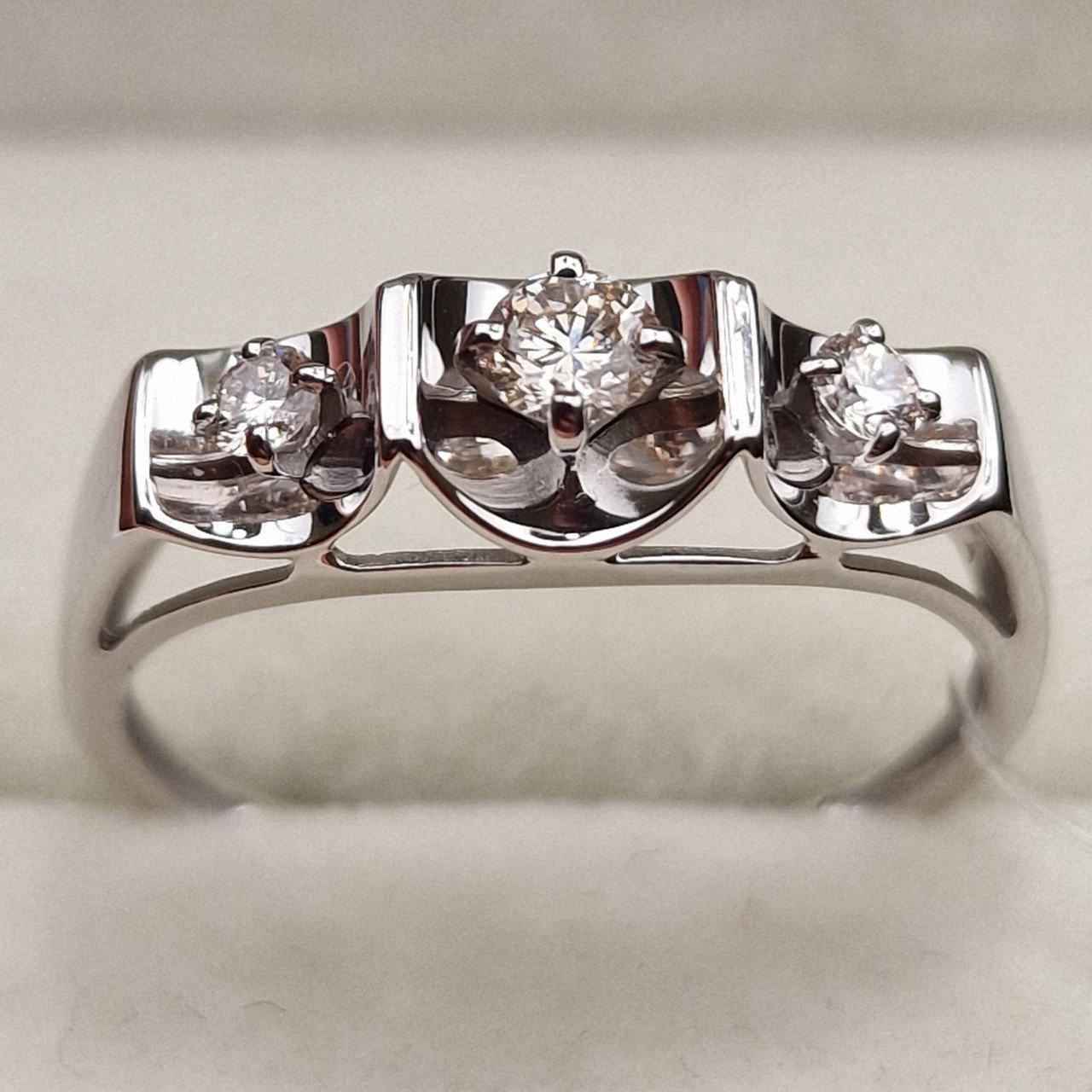 Кольцо Deimantas 98703315 18,5р 1,85гр 0,27ct. купить,NaN
