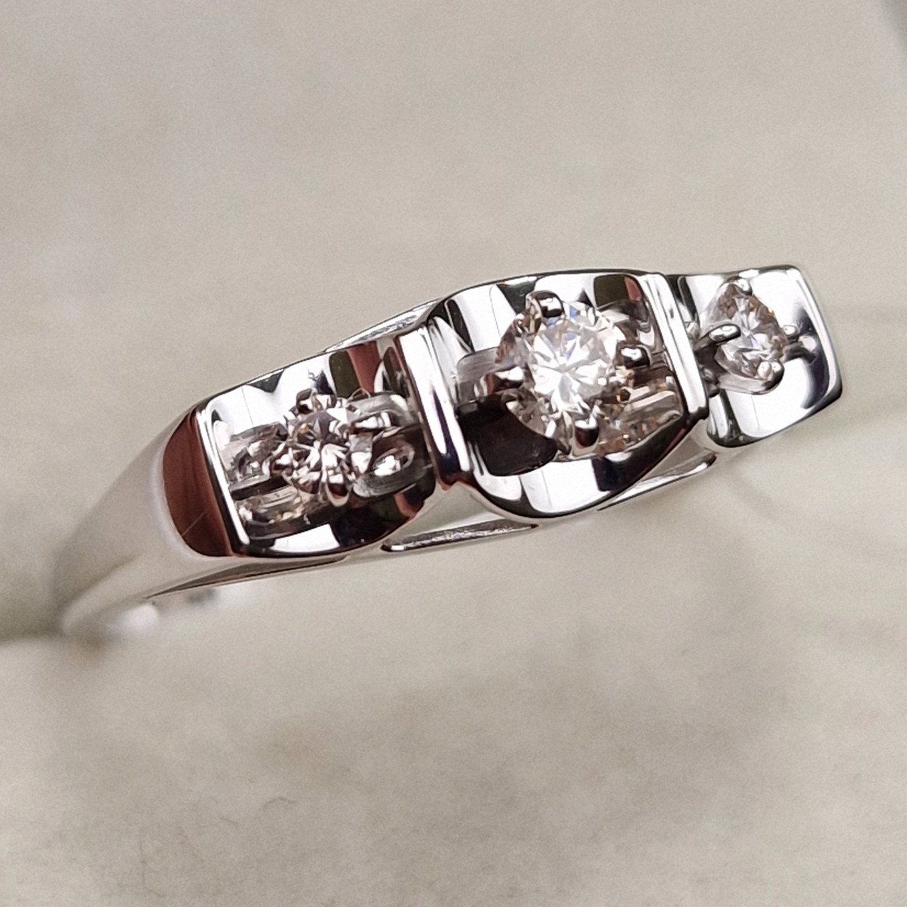 Кольцо Deimantas 98703315 18,5р 1,85гр 0,27ct. купить,NaN