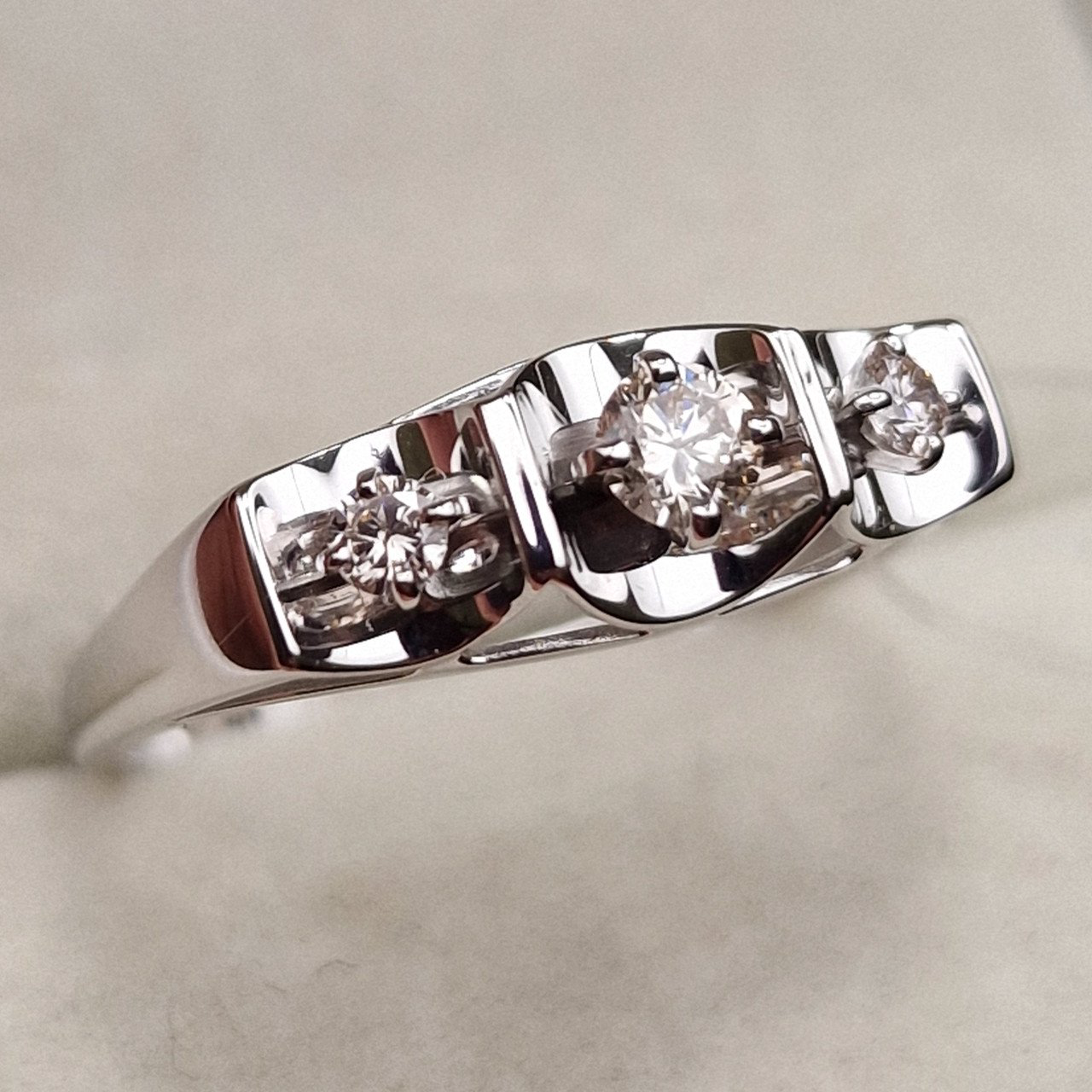 Кольцо Deimantas 98703315 18,5р 1,85гр 0,27ct. купить,NaN