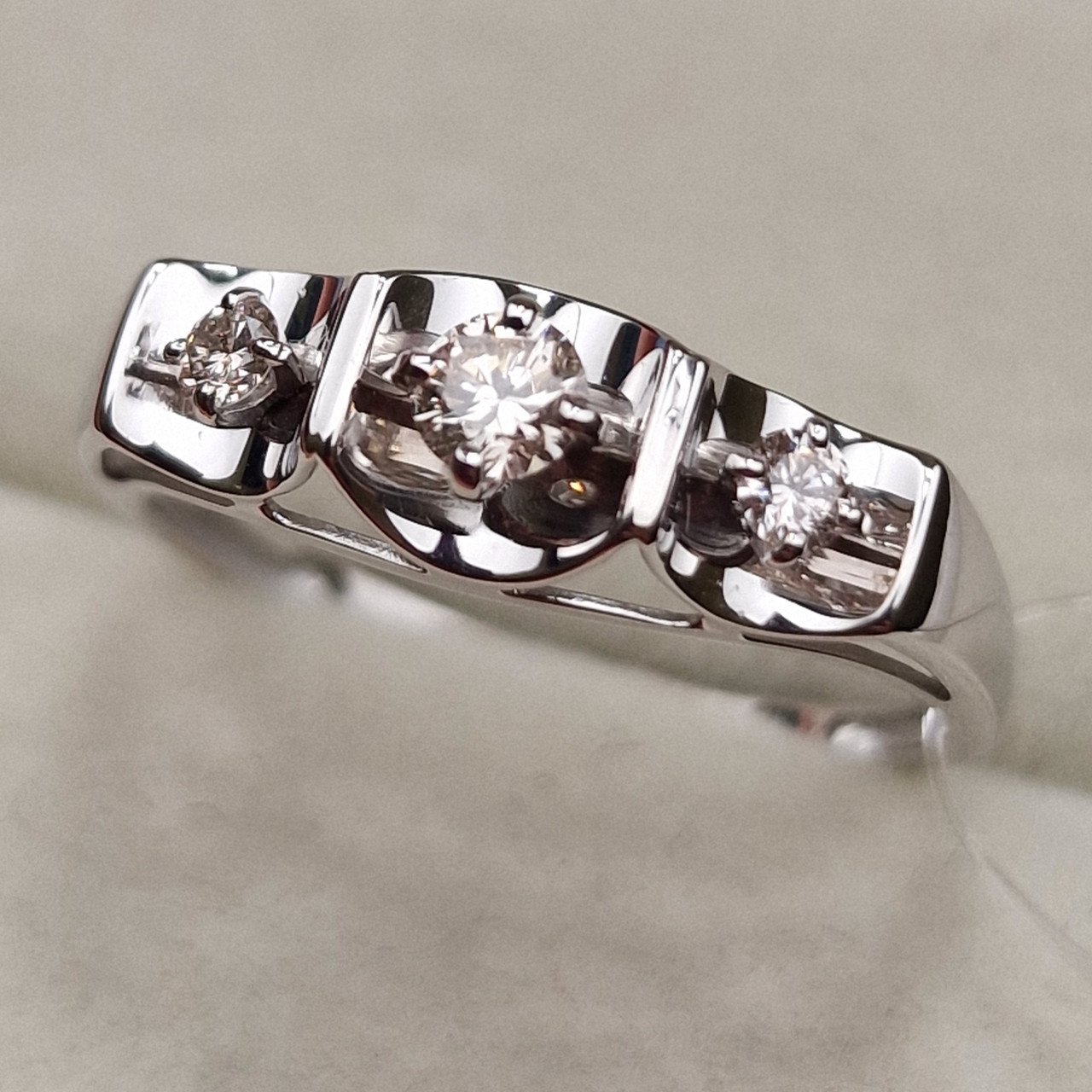 Кольцо Deimantas 98703315 18,5р 1,85гр 0,27ct. купить,NaN