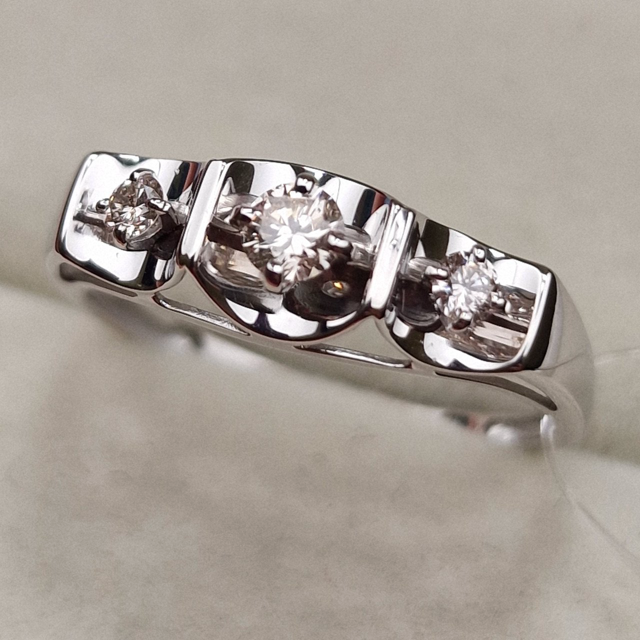 Кольцо Deimantas 98703315 18,5р 1,85гр 0,27ct. купить,NaN