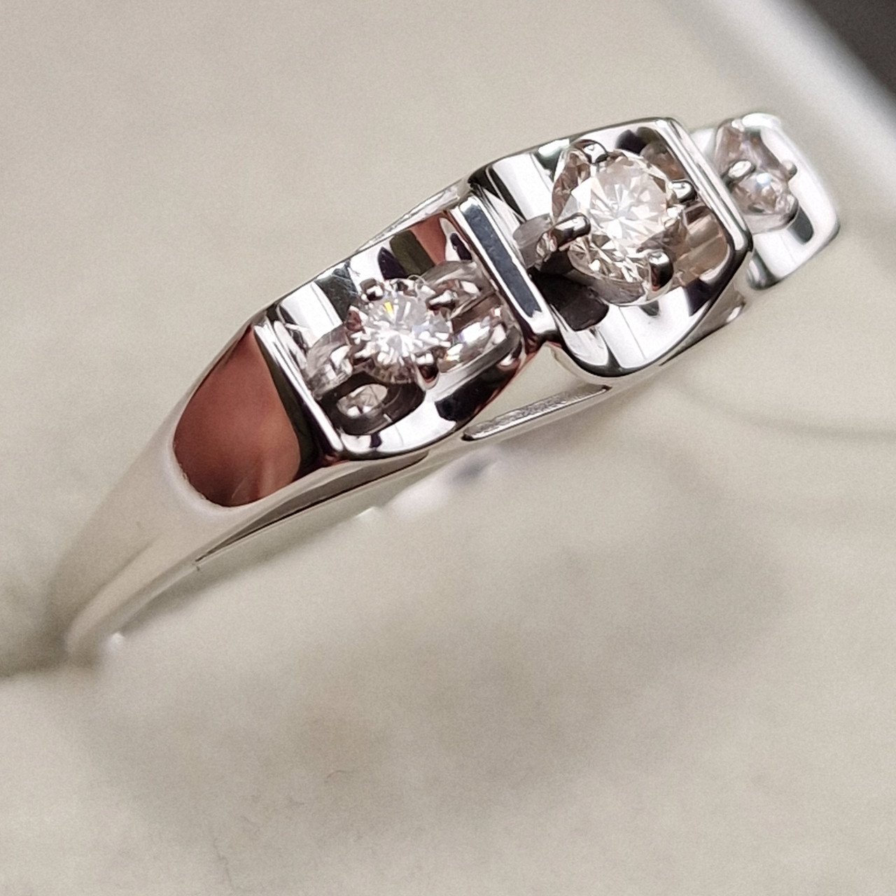 Кольцо Deimantas 98703315 18,5р 1,85гр 0,27ct. купить,NaN