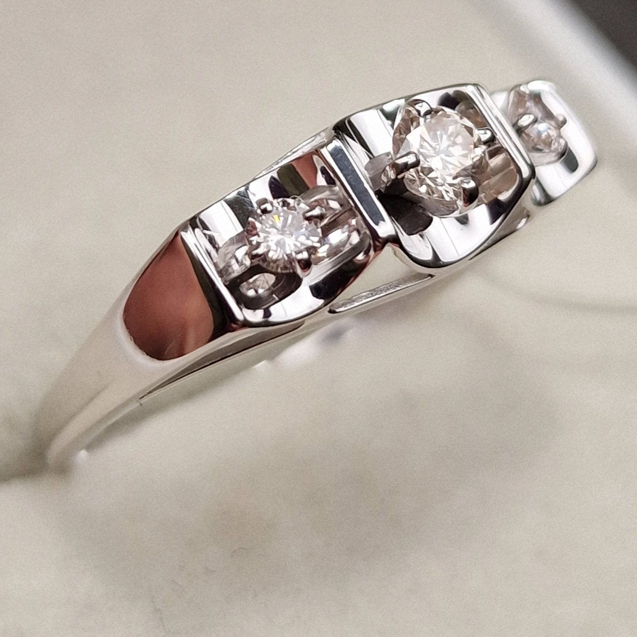 Кольцо Deimantas 98703315 18,5р 1,85гр 0,27ct. купить,NaN