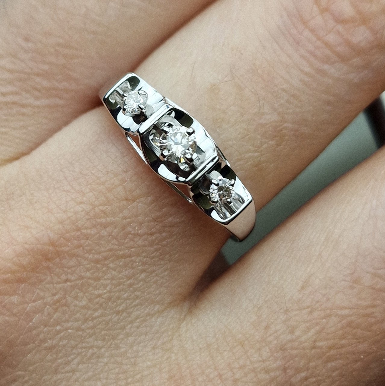 Кольцо Deimantas 98703315 18,5р 1,85гр 0,27ct. купить,NaN