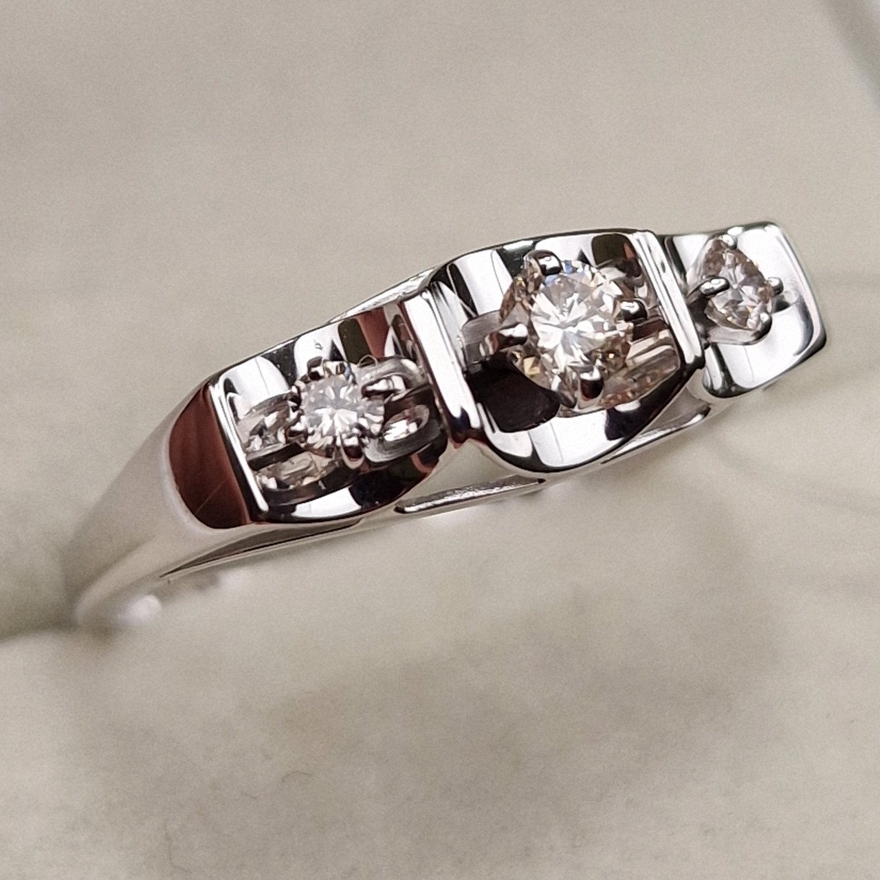 Кольцо Deimantas 98703315 18,5р 1,85гр 0,27ct. купить,NaN