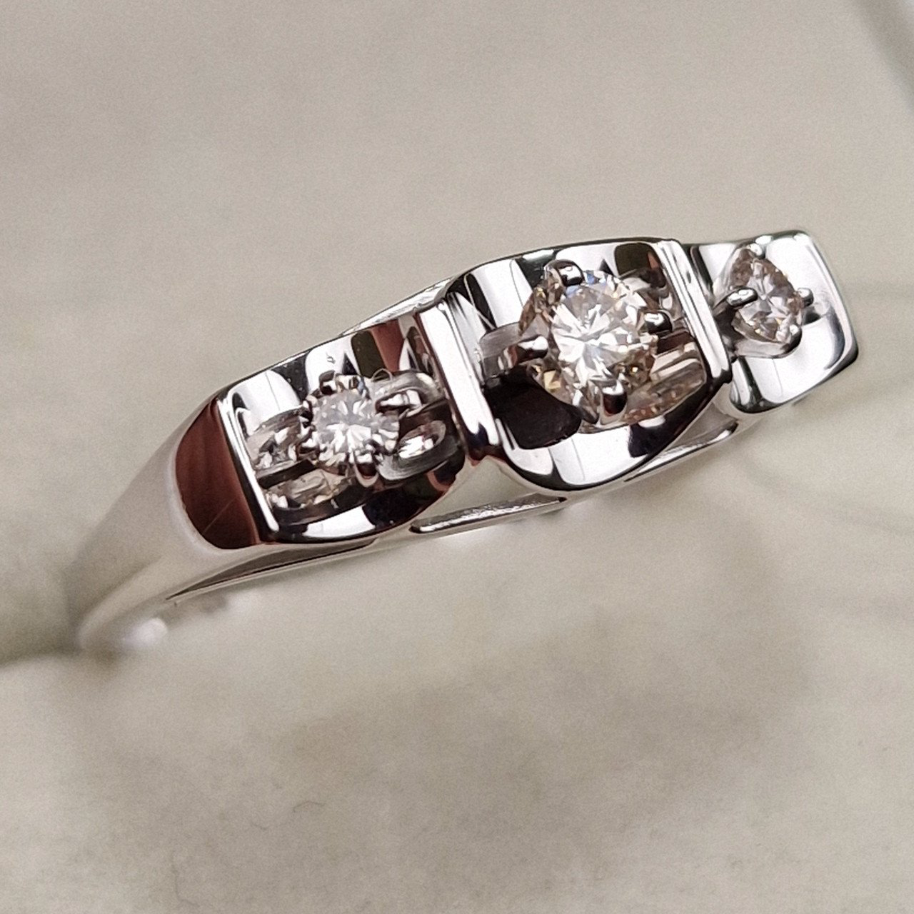 Кольцо Deimantas 98703315 18,5р 1,85гр 0,27ct. купить,NaN