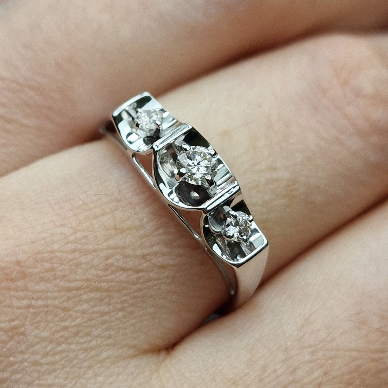 Кольцо Deimantas 98703315 18,5р 1,85гр 0,27ct. купить,NaN