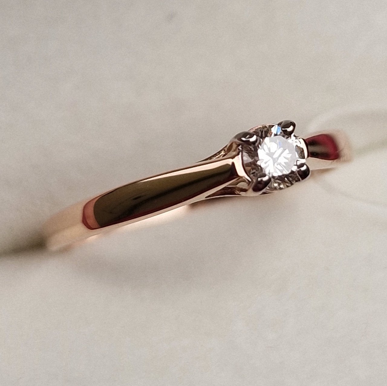 Кольцо Deimantas 98703320 17р 1,39гр 0,17ct. купить,NaN