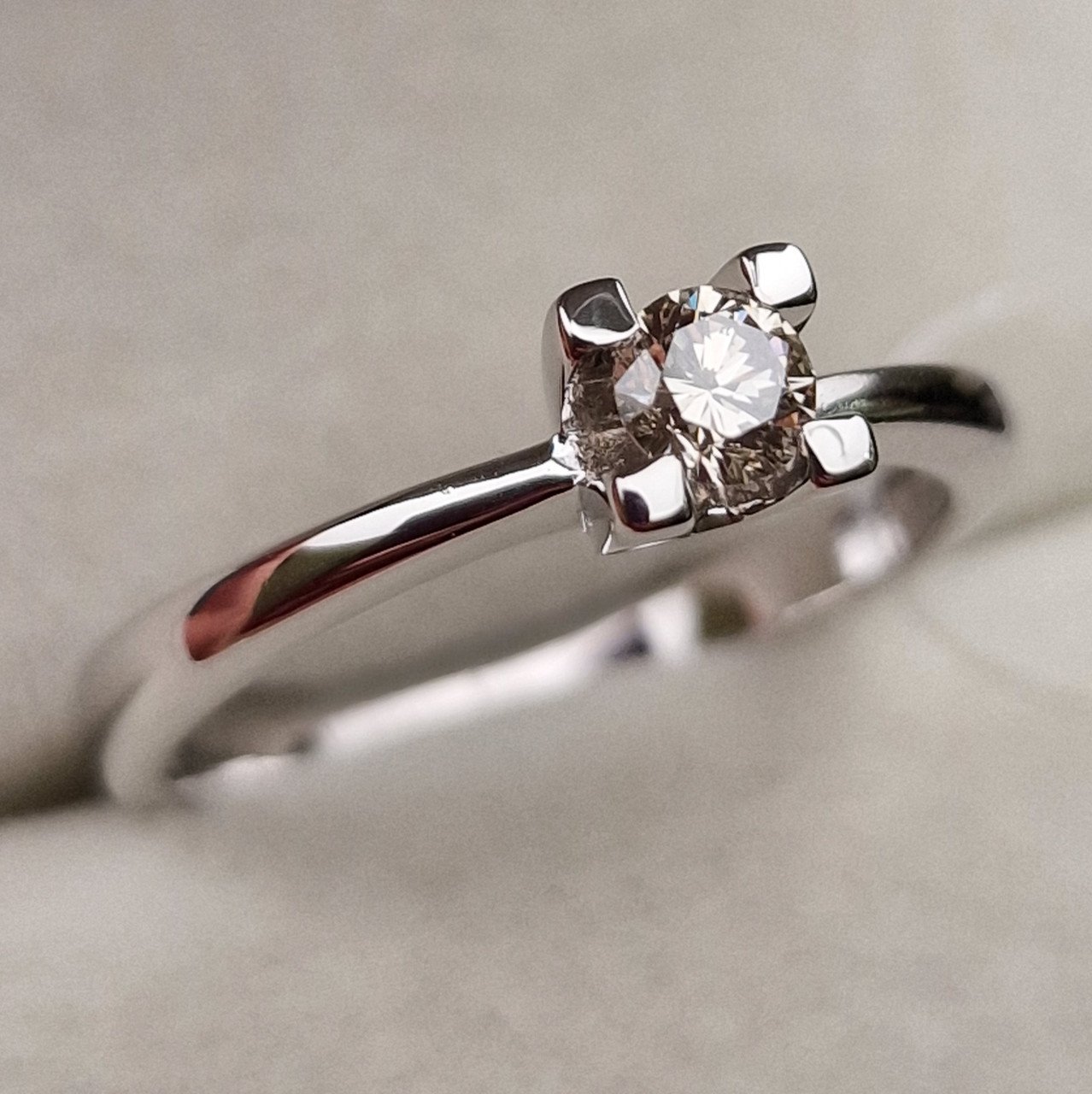 Кольцо Deimantas 98703321 18,5р 2,83гр 0,26ct. купить,NaN