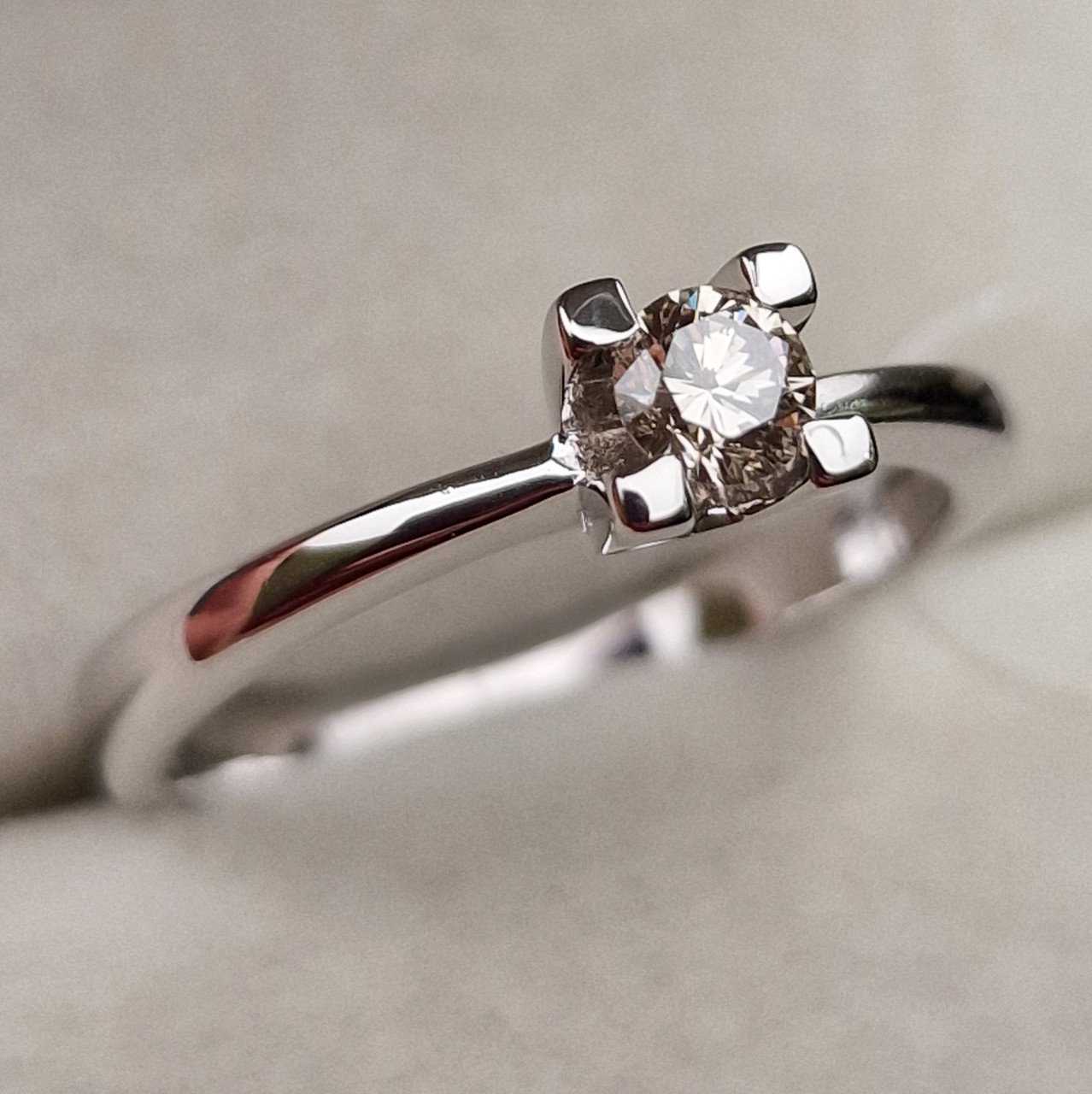 Кольцо Deimantas 98703321 18,5р 2,83гр 0,26ct. купить,NaN