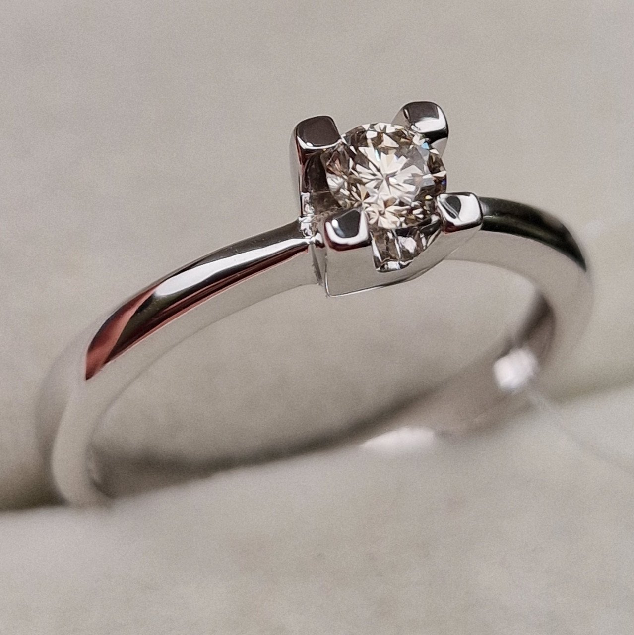 Кольцо Deimantas 98703321 18,5р 2,83гр 0,26ct. купить,NaN