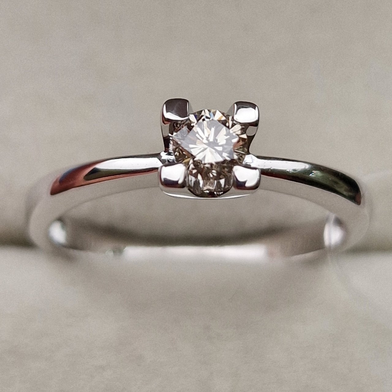 Кольцо Deimantas 98703321 18,5р 2,83гр 0,26ct. купить,NaN