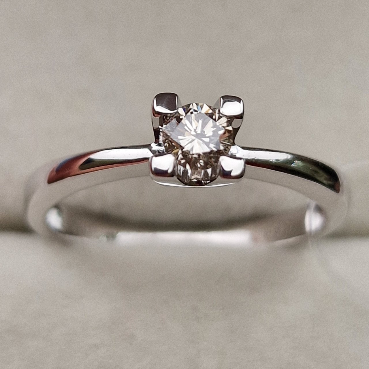 Кольцо Deimantas 98703321 18,5р 2,83гр 0,26ct. купить,NaN