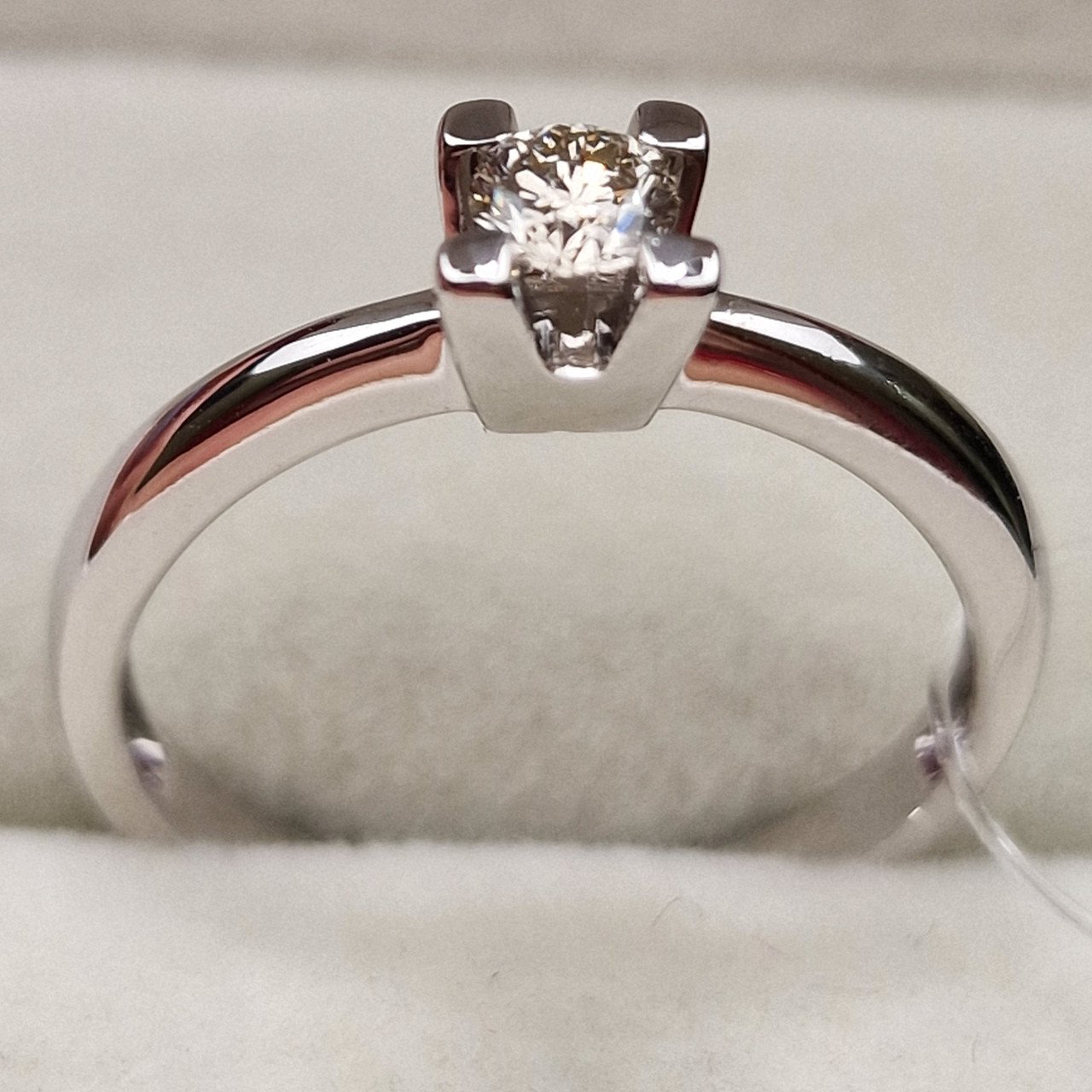 Кольцо Deimantas 98703321 18,5р 2,83гр 0,26ct. купить,NaN