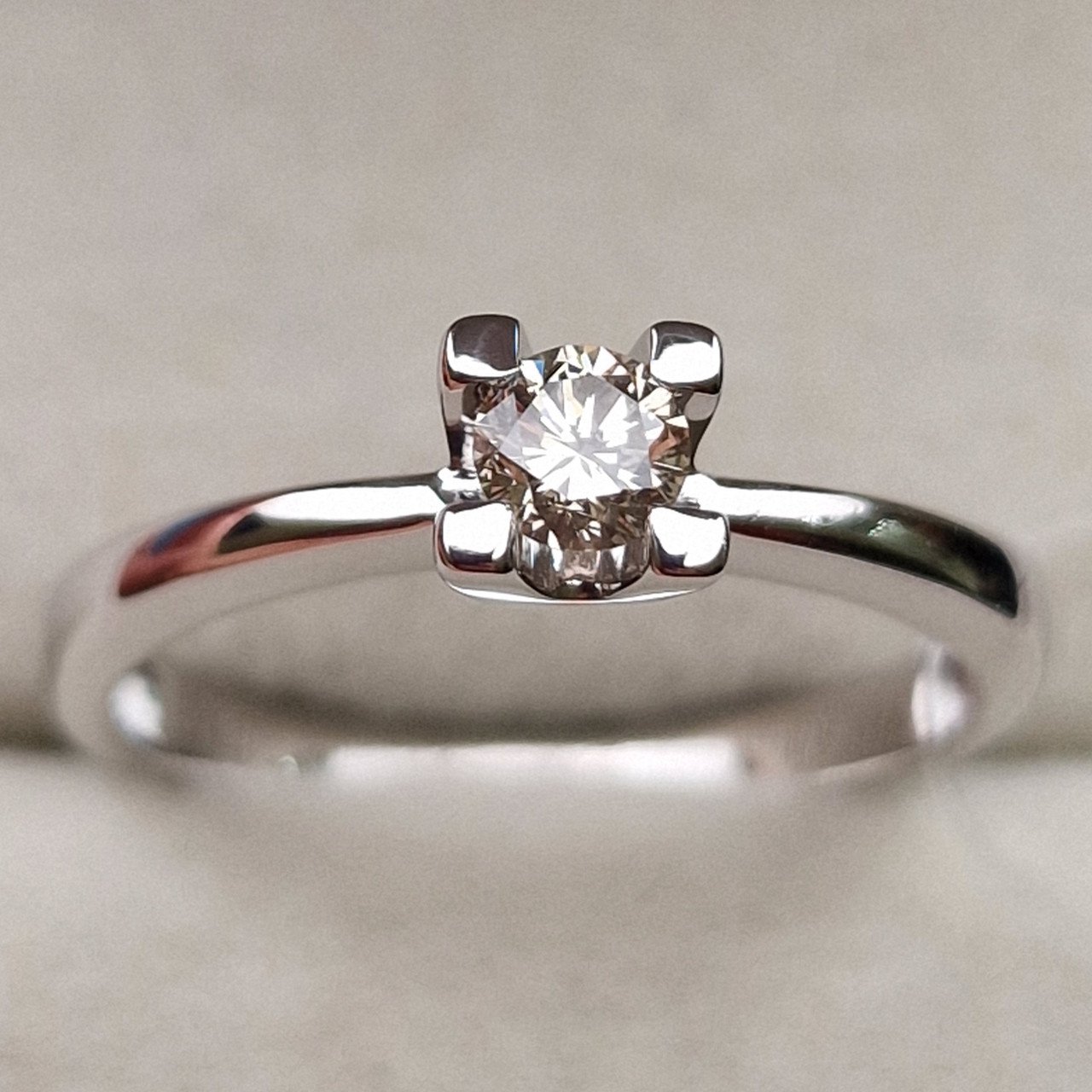 Кольцо Deimantas 98703321 18,5р 2,83гр 0,26ct. купить,NaN