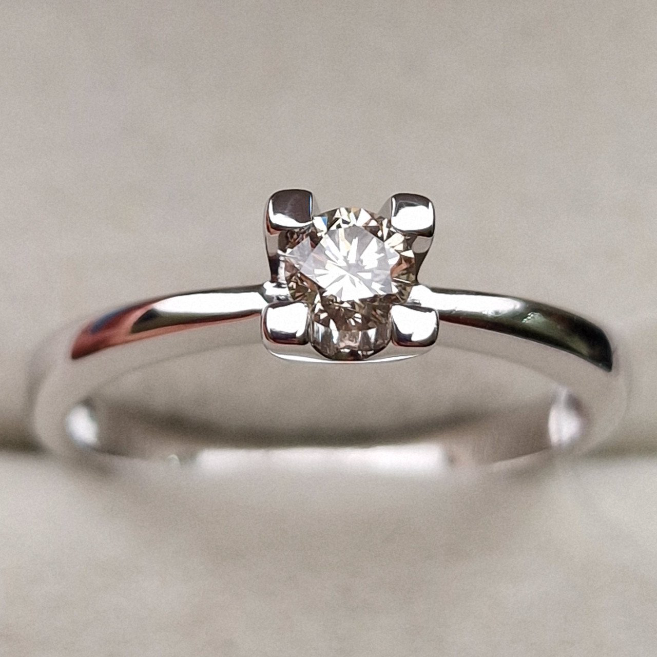 Кольцо Deimantas 98703321 18,5р 2,83гр 0,26ct. купить,NaN