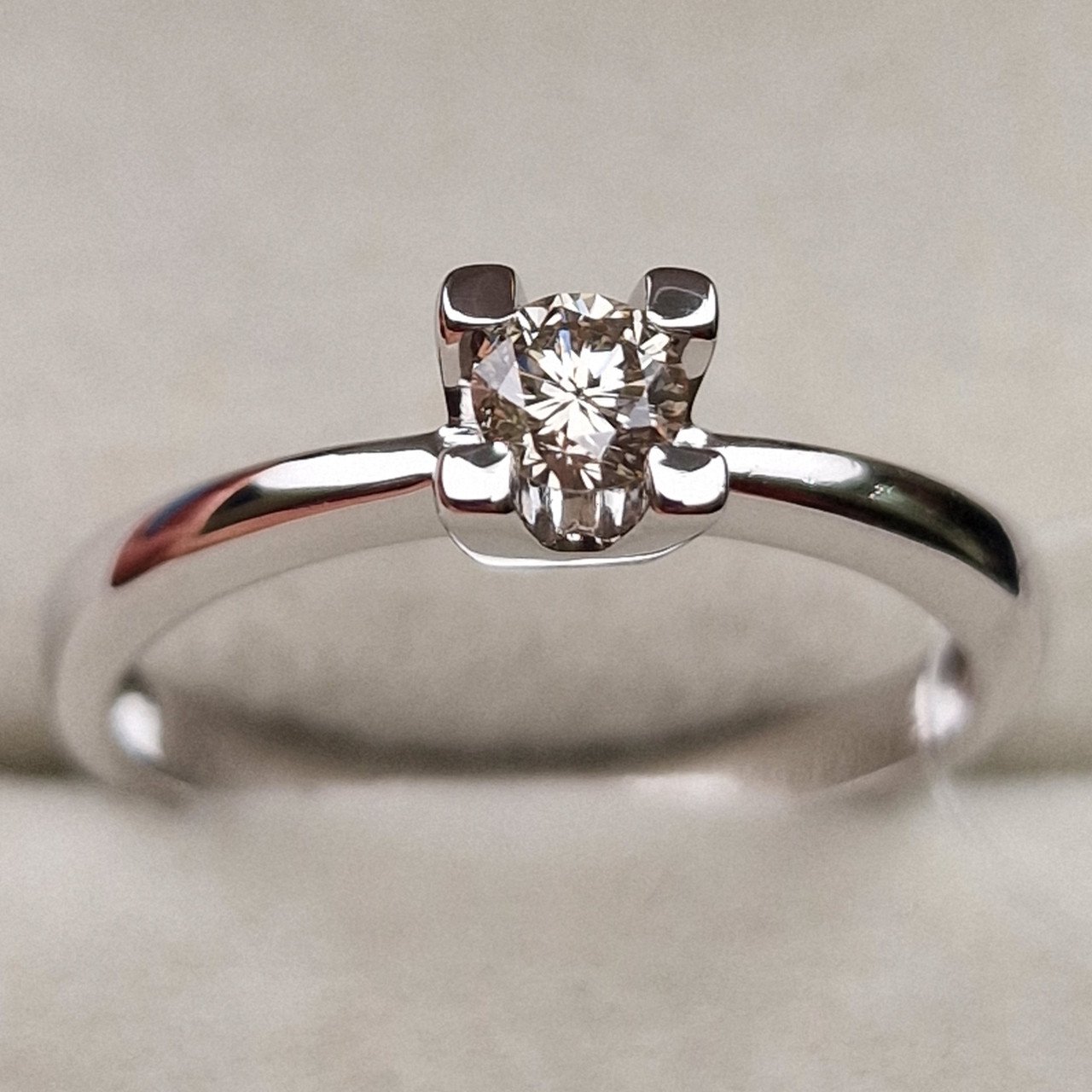 Кольцо Deimantas 98703321 18,5р 2,83гр 0,26ct. купить,NaN