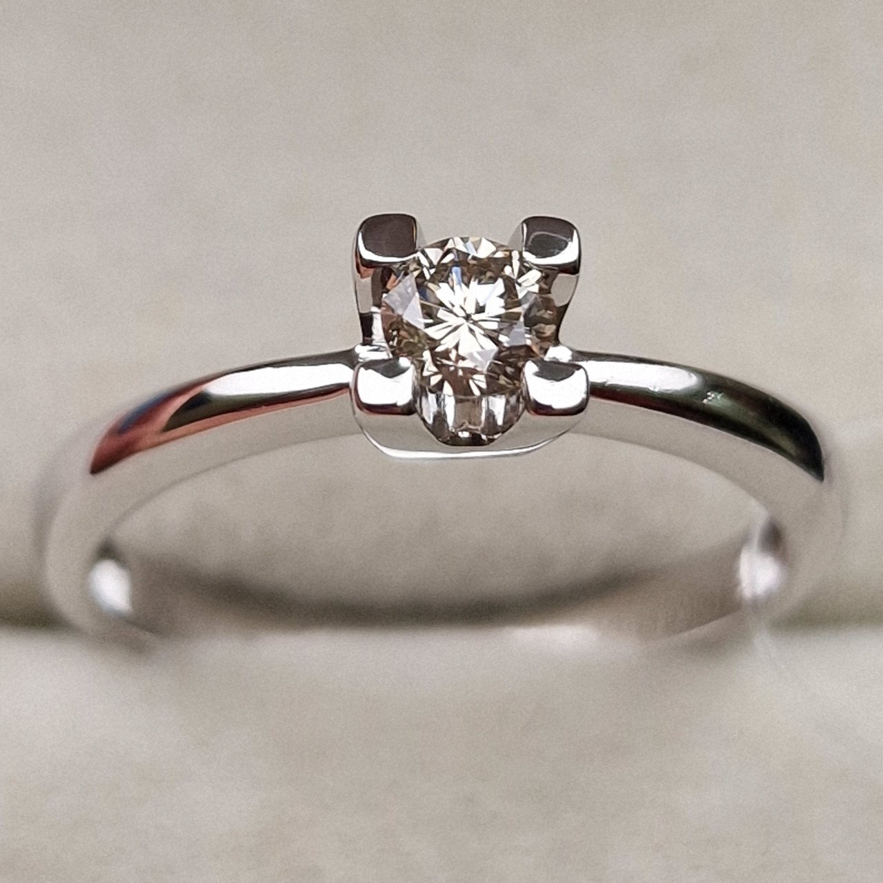 Кольцо Deimantas 98703321 18,5р 2,83гр 0,26ct. купить,NaN