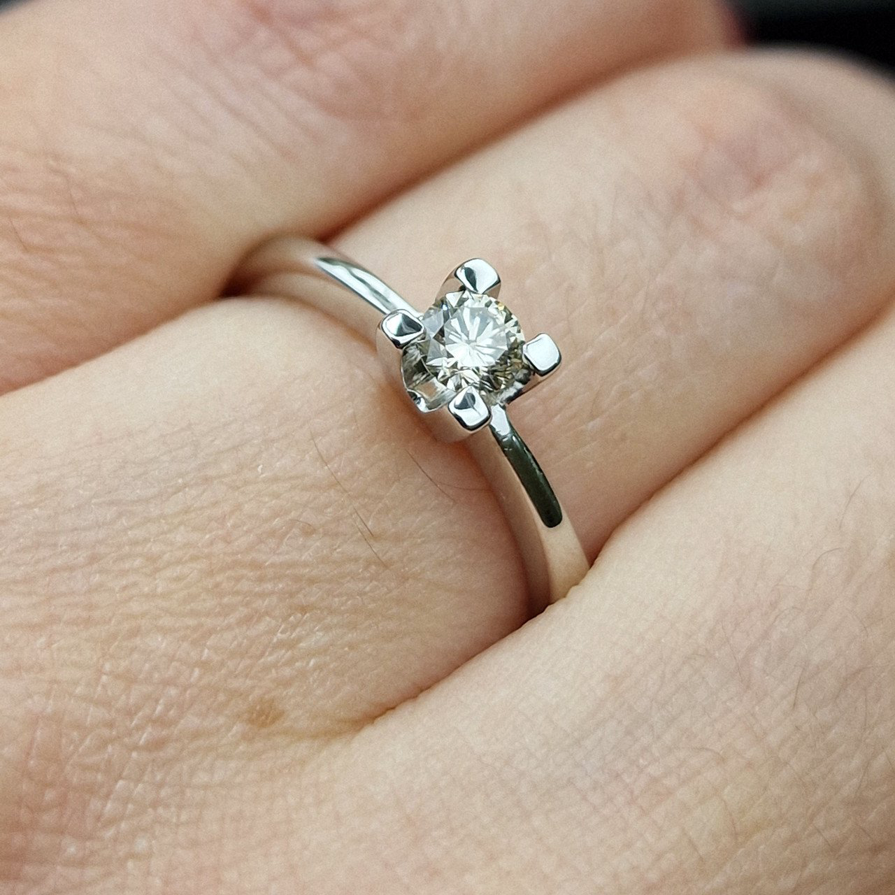Кольцо Deimantas 98703321 18,5р 2,83гр 0,26ct. купить,NaN