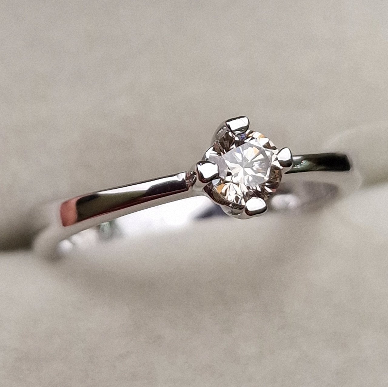 Кольцо Deimantas 98703326 17р 2,3гр 0,24ct. купить,NaN