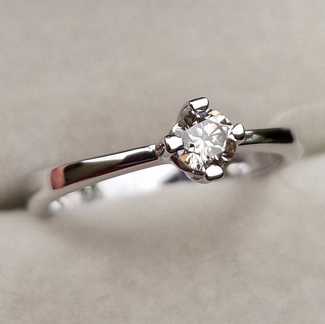 Кольцо Deimantas 98703326 17р 2,3гр 0,24ct. купить,NaN