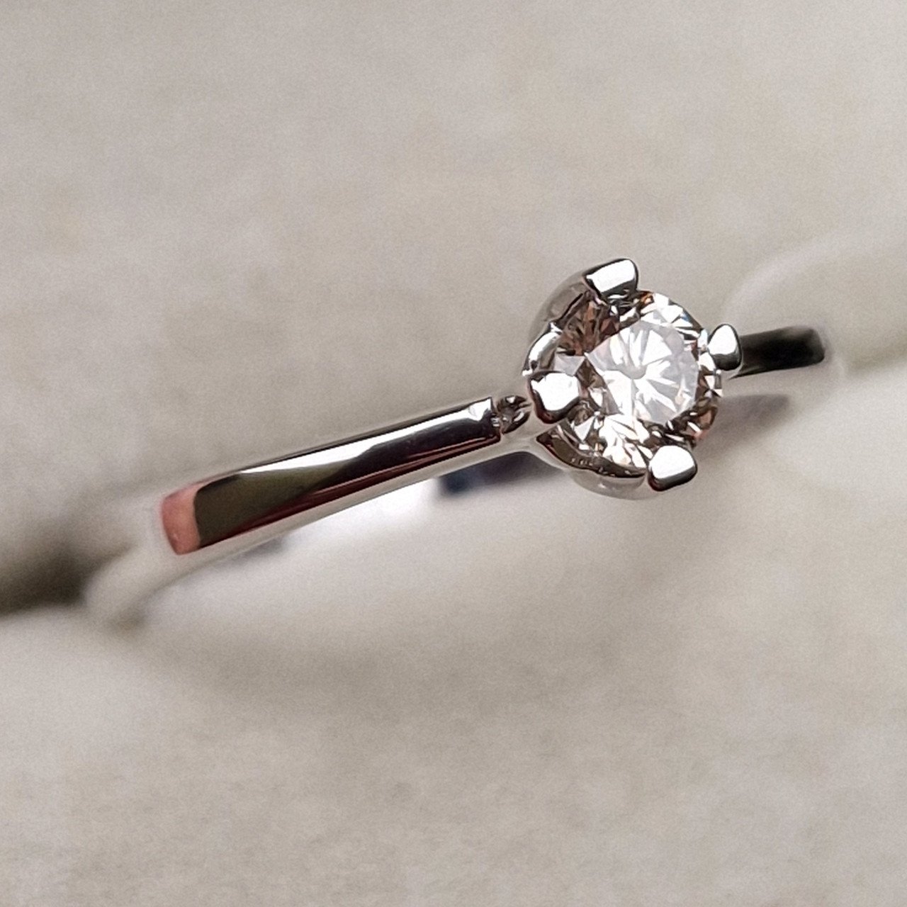 Кольцо Deimantas 98703326 17р 2,3гр 0,24ct. купить,NaN
