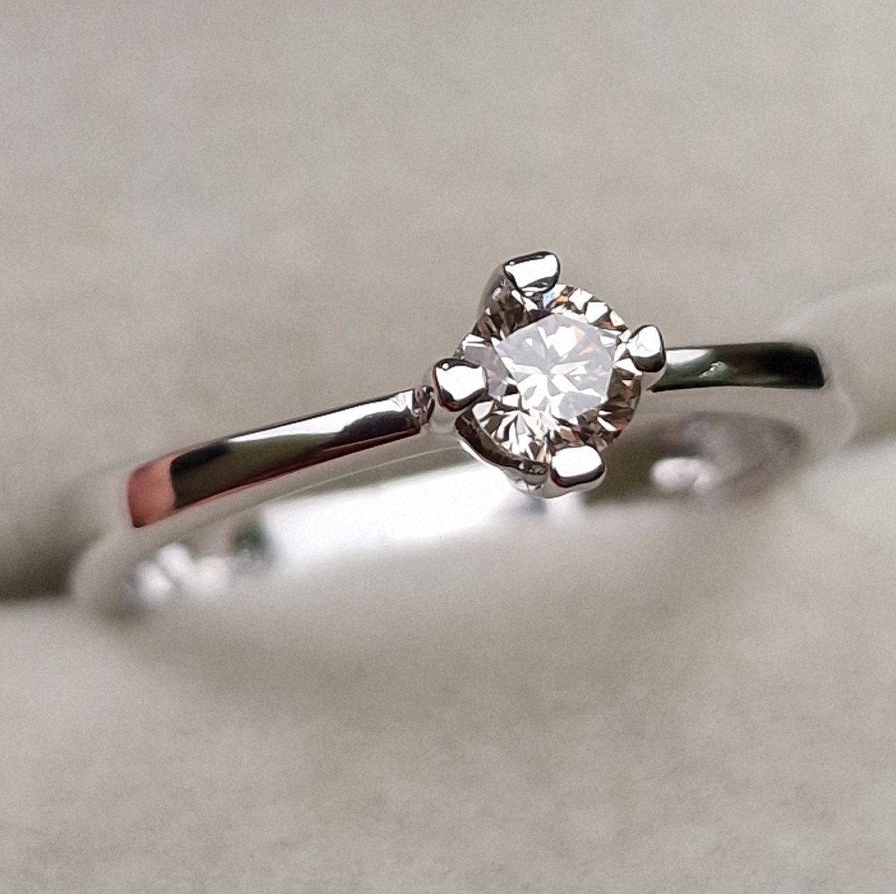 Кольцо Deimantas 98703326 17р 2,3гр 0,24ct. купить,NaN